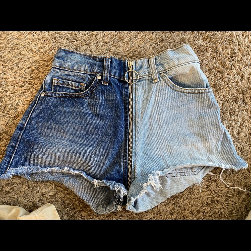 REVICE two toned zipper shorts!